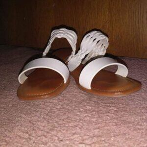 Maurices White Size 10 Sandals